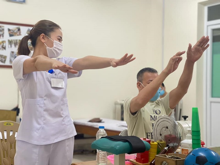 Phục hồi cho người tai biến là điều cần thiết nhằm giảm bớt gánh nặng cho gia đình và xã hội