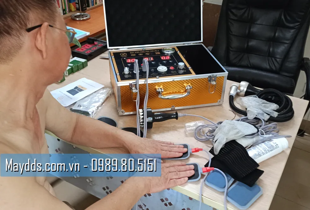 Chú Tâm ở Hà Nội khỏe lưng hơn khi trải nghiệm máy DDS