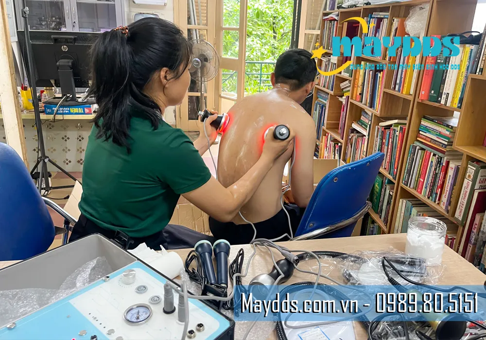 Vợ chồng anh Quốc ở Hà Nội hài lòng chất lượng máy DDS thế hệ 11